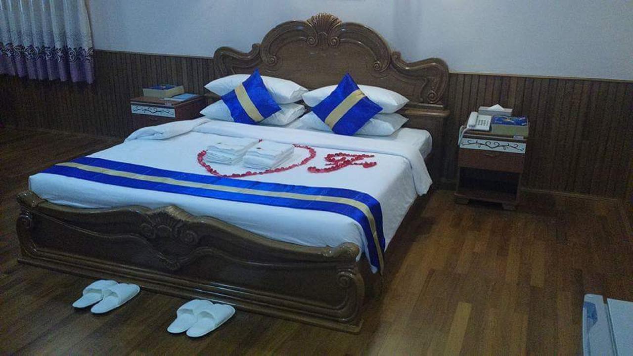 Famous Hotel באגו מראה חיצוני תמונה