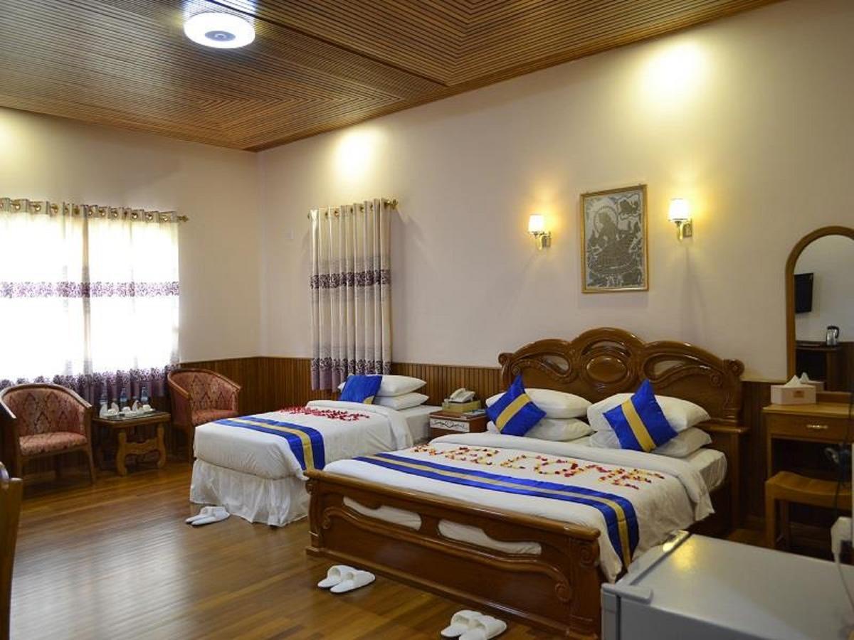 Famous Hotel באגו מראה חיצוני תמונה