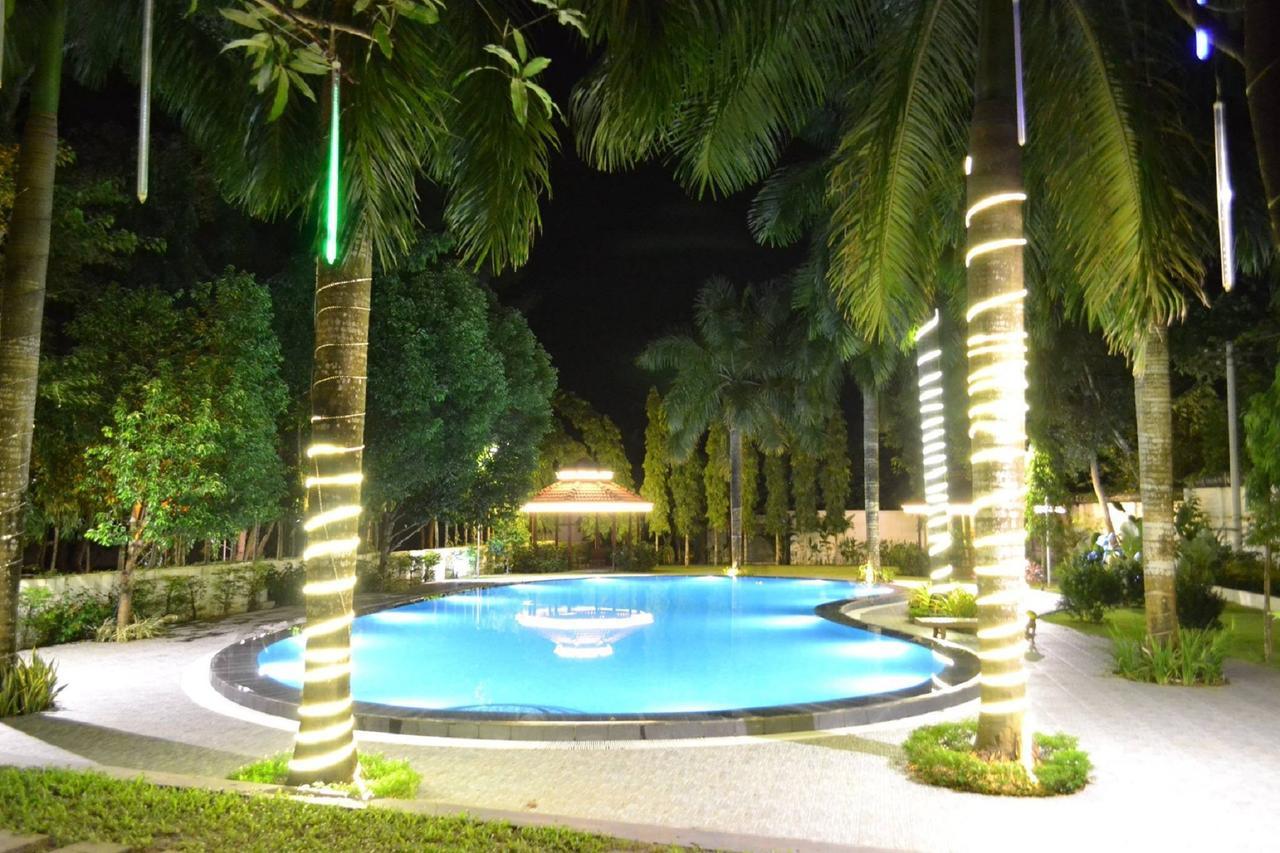 Famous Hotel באגו מראה חיצוני תמונה