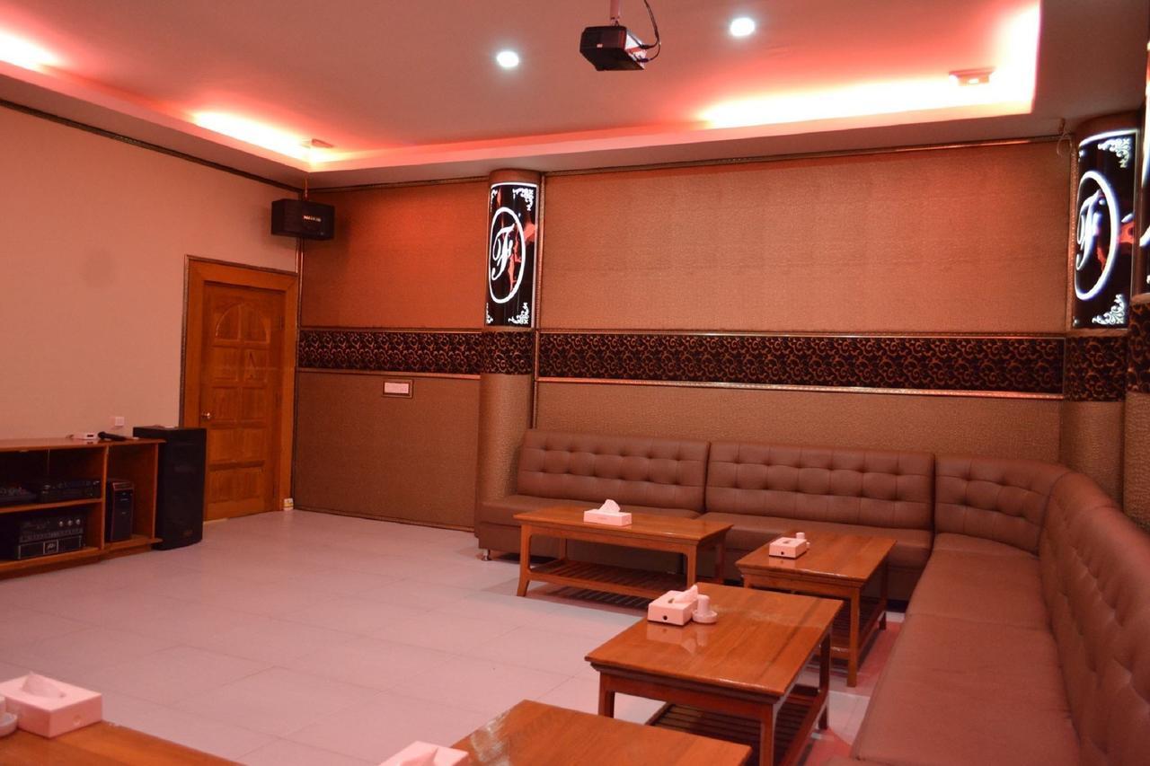 Famous Hotel באגו מראה חיצוני תמונה
