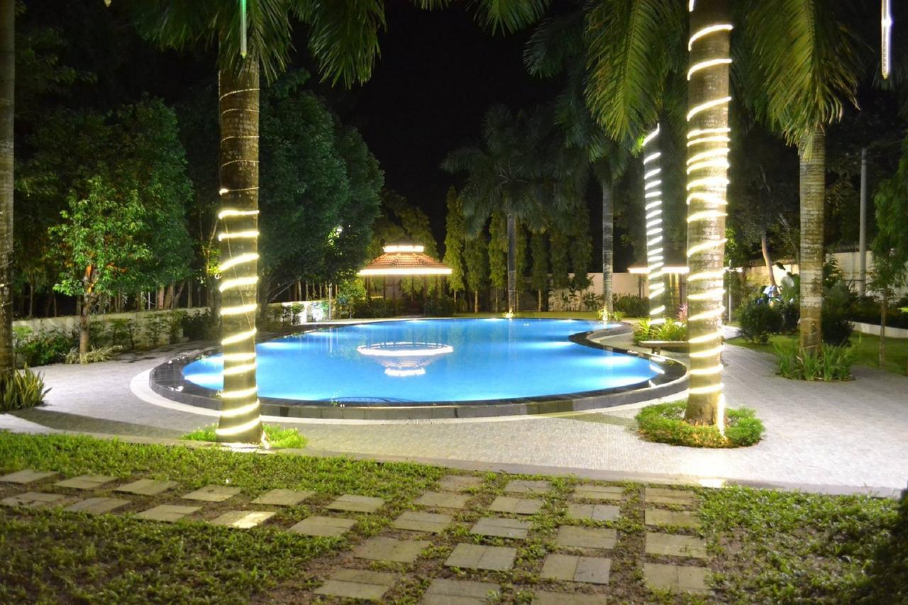 Famous Hotel באגו מראה חיצוני תמונה