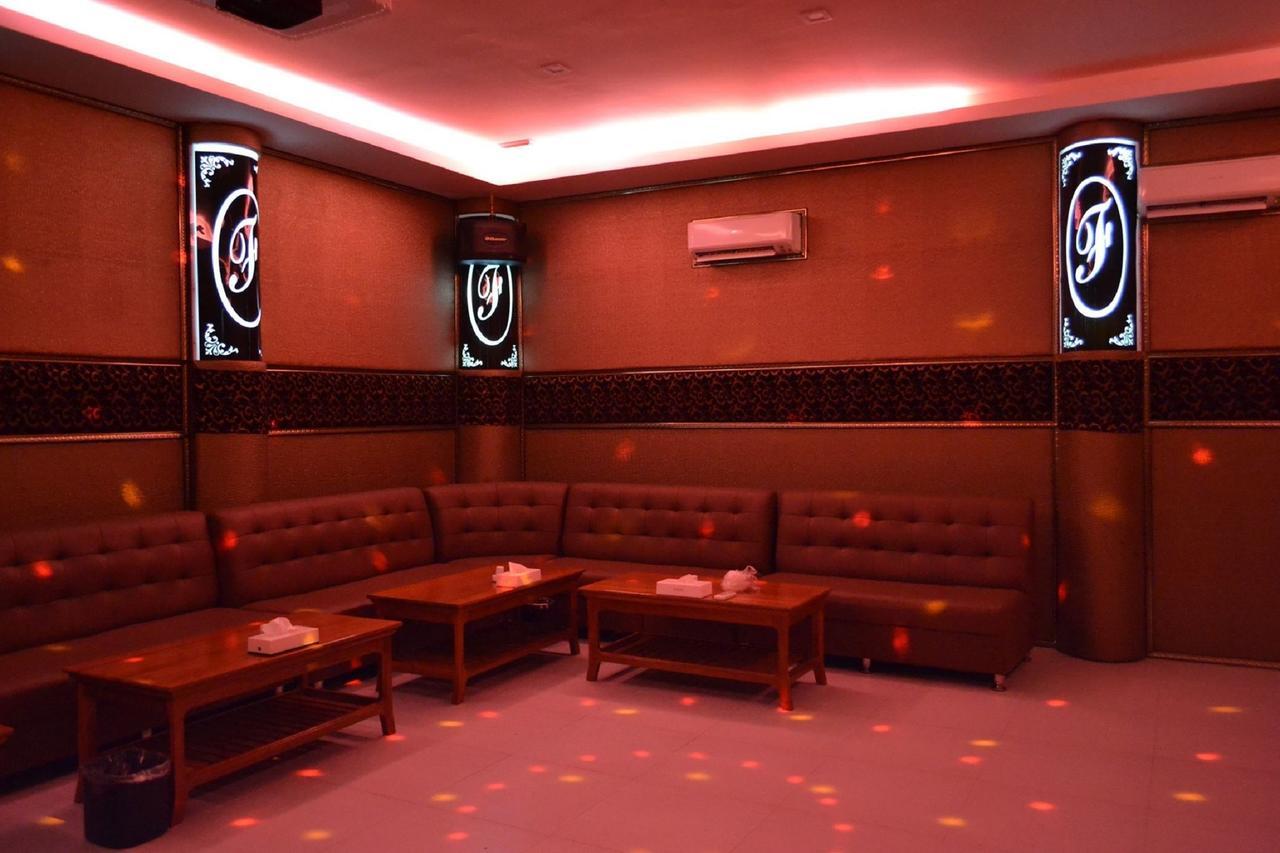 Famous Hotel באגו מראה חיצוני תמונה