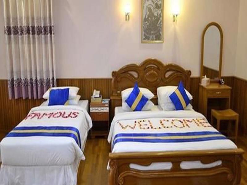 Famous Hotel באגו מראה חיצוני תמונה