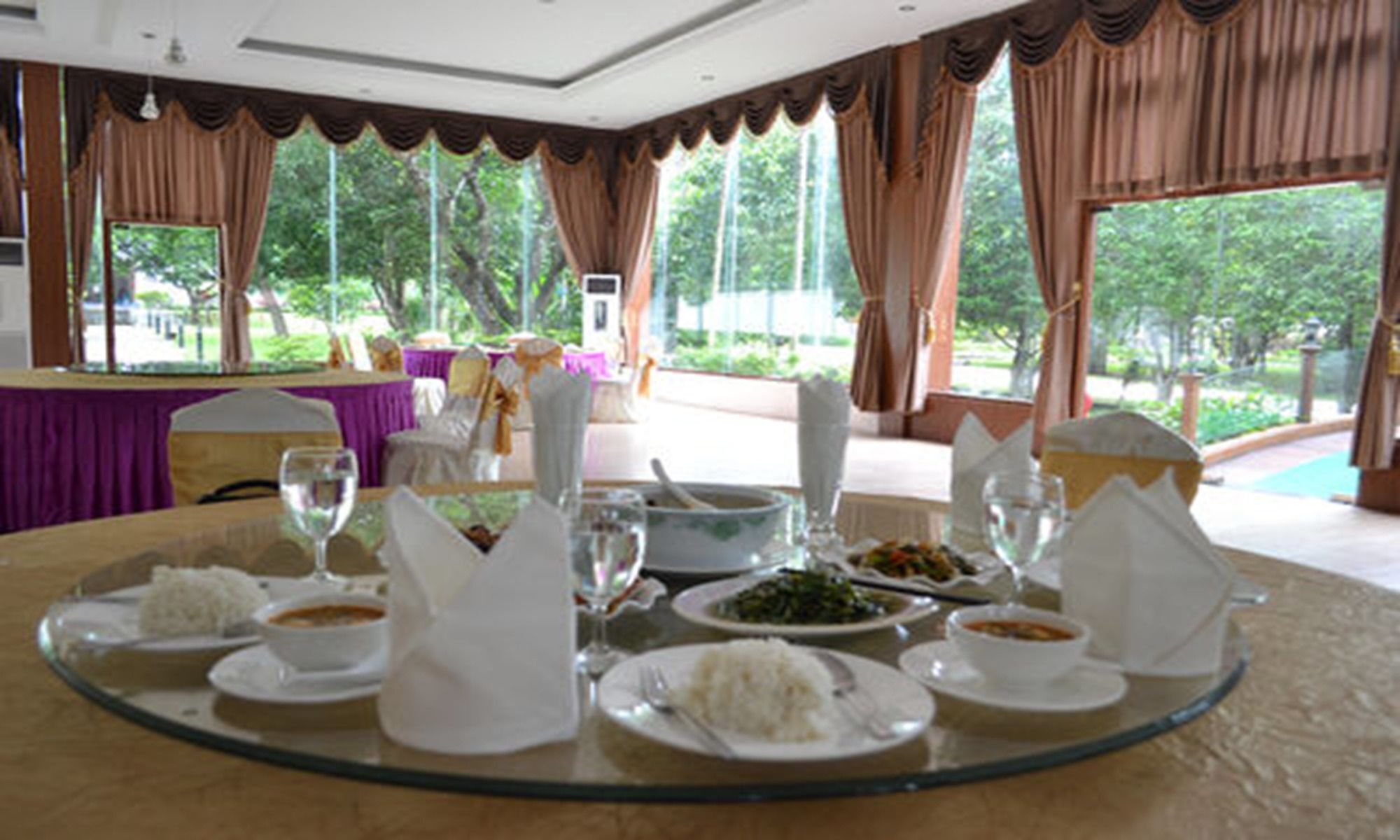 Famous Hotel באגו מראה חיצוני תמונה